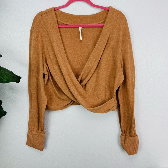 By anthropology Tan Cropped V-Neck Long Sleeves Sweater Size L - Picture 3 of 9